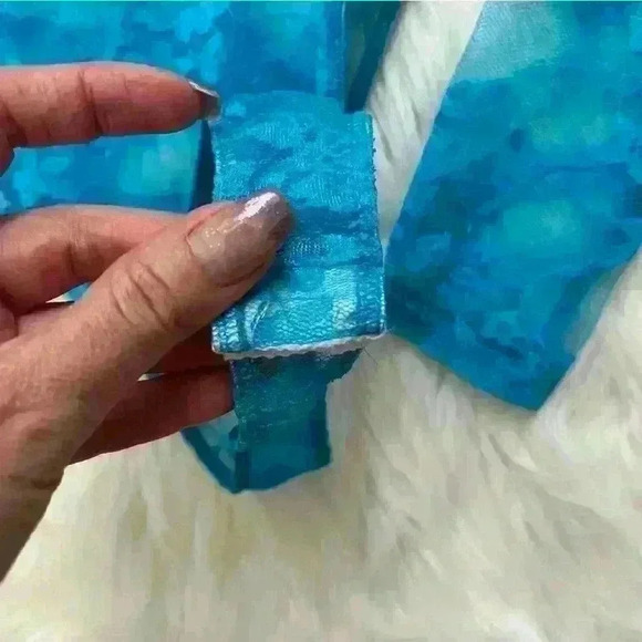 Fashion Nova Out In The Spotlight Blue Lace Bodysuit XS NWT - Picture 7 of 10